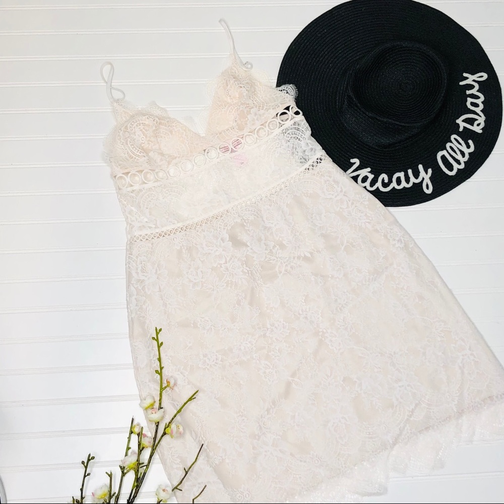 Victoria’s Secret Lace Ring Scallop Slip Chemise